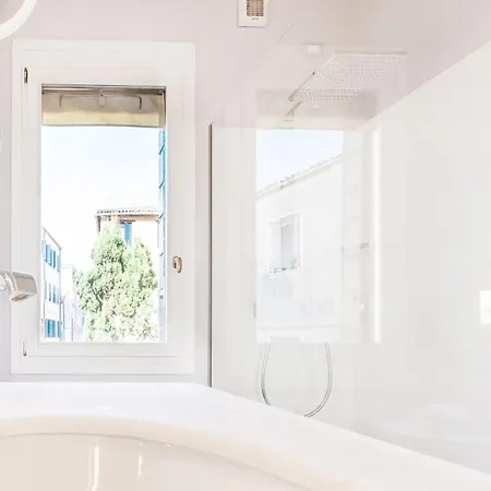 Di Lusso Con Terrazza Sull'acqua Benátky