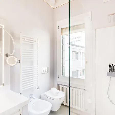 Vila Di Lusso Con Terrazza Sull'acqua Benátky