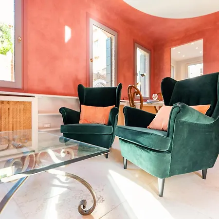 Vila Di Lusso Con Terrazza Sull'acqua