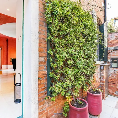 Vila Di Lusso Con Terrazza Sull'acqua
