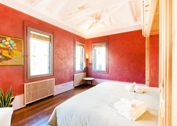 Villa Di Lusso Con Terrazza Sull'acqua