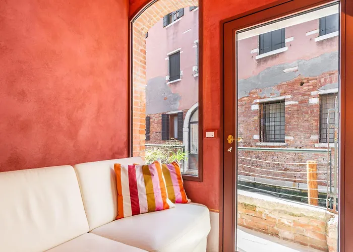 Di Lusso Con Terrazza Sull'acqua