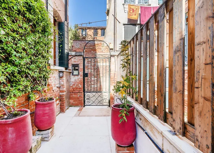 Villa Di Lusso Con Terrazza Sull'acqua