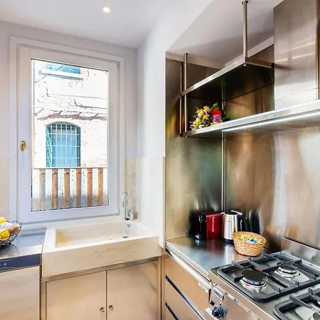 Di Lusso Con Terrazza Sull'acqua Villa *