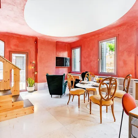 Di Lusso Con Terrazza Sull'acqua Villa