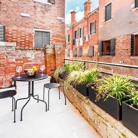 Di Lusso Con Terrazza Sull'acqua Villa *