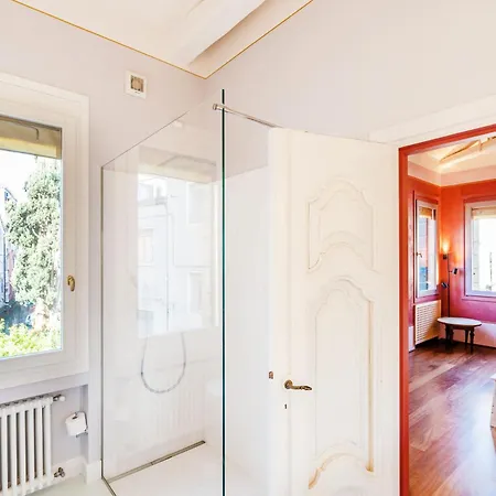 Di Lusso Con Terrazza Sull'acqua البندقية