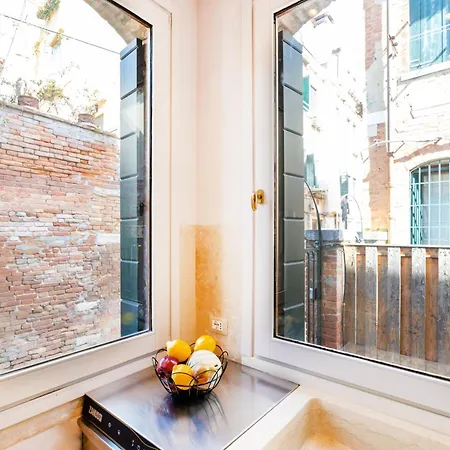 Di Lusso Con Terrazza Sull'acqua Villa