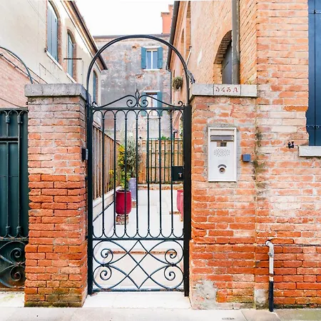 Di Lusso Con Terrazza Sull'acqua فيلة البندقية