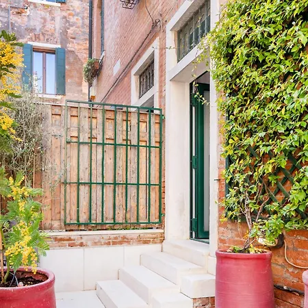 Di Lusso Con Terrazza Sull'acqua البندقية