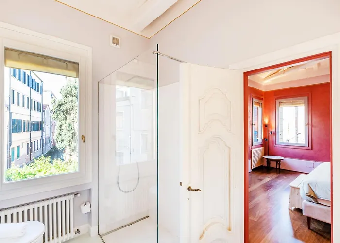 Di Lusso Con Terrazza Sull'acqua البندقية