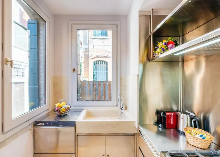 Di Lusso Con Terrazza Sull'acqua