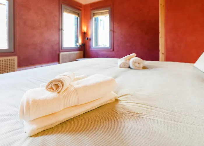 Di Lusso Con Terrazza Sull'acqua וילה