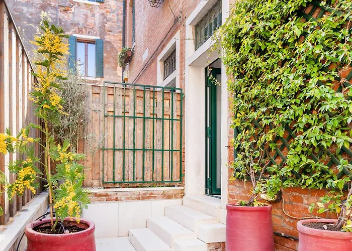 Di Lusso Con Terrazza Sull'acqua Венеция