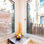 Di Lusso Con Terrazza Sull'acqua 别墅
