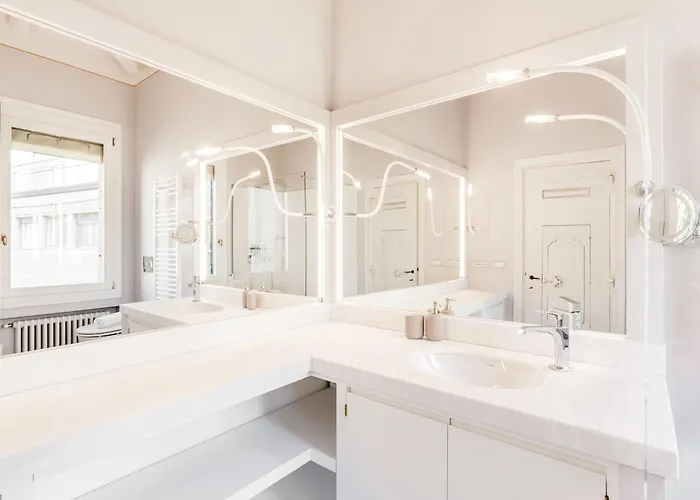 Di Lusso Con Terrazza Sull'acqua