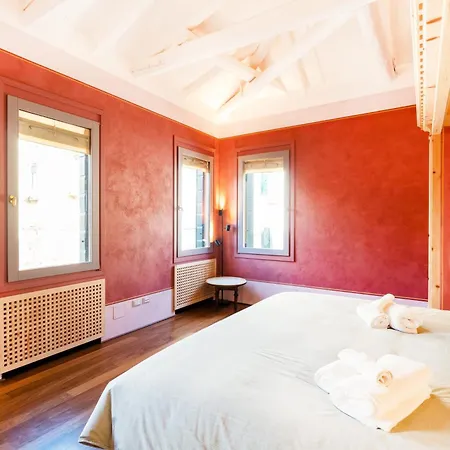 Villa Di Lusso Con Terrazza Sull'acqua