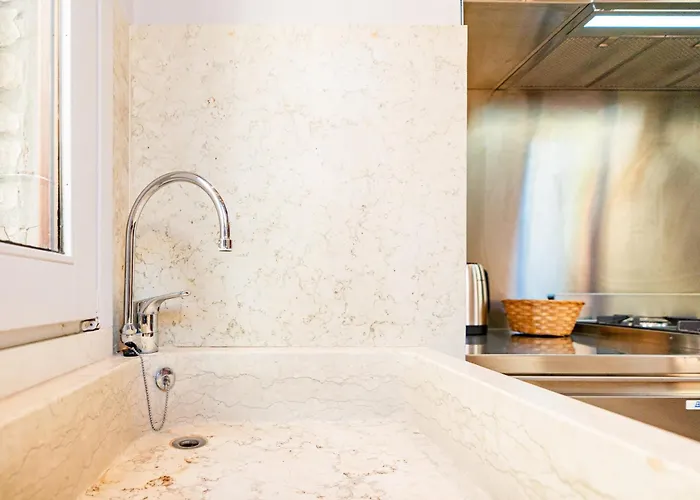 Βίλα Di Lusso Con Terrazza Sull'acqua