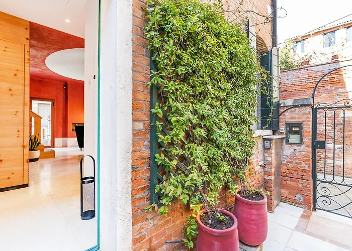 Βίλα Di Lusso Con Terrazza Sull'acqua